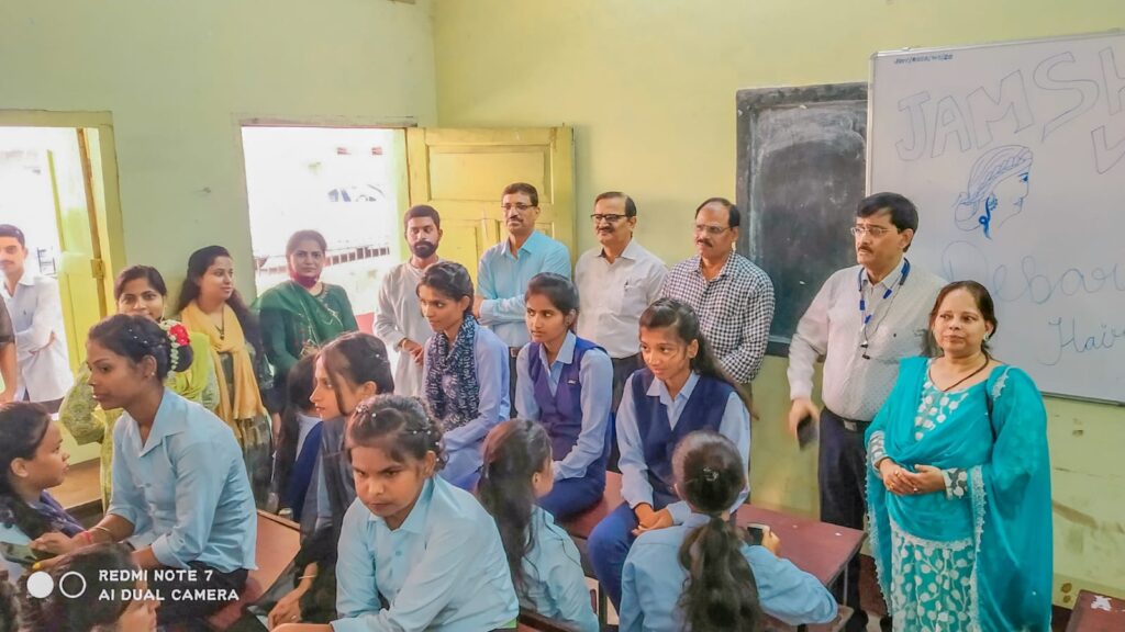 वर्कर्स महाविद्यालय जमशेदपुर के प्राचार्य डॉ सत्यप्रिय महालिक के संरक्षण में हेयर स्टाईल प्रतियोगिता का हुआ आयोजन