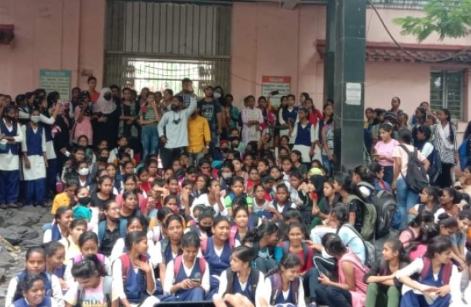 72 घंटे में चालू हो इंटरमीडिएट की कक्षाएं और नामांकन, नही तो सड़क पर उतरेगा छात्र संघ : आजसू छात्र संघ एवम AIDSO