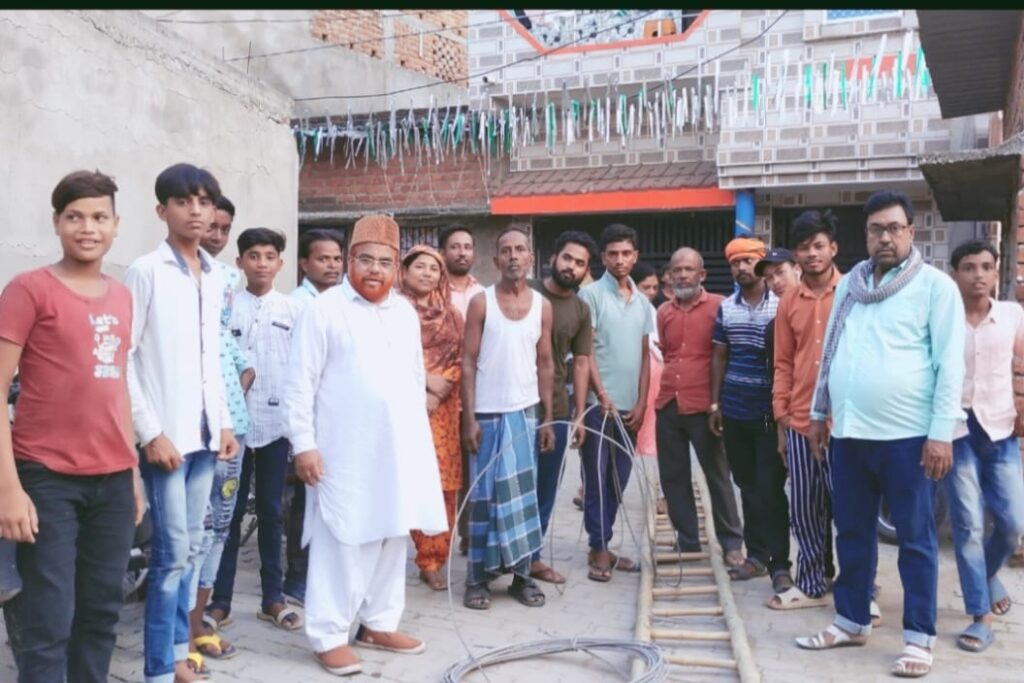 अंसार खान ने सुनी बिजली की अंखमिचोली से परेशान बस्तीवासीयों की समस्या