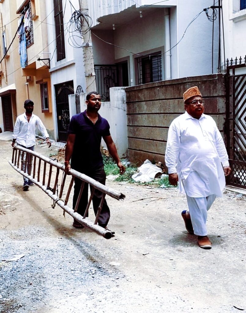 अंसार खान ने मानगो में कराई स्ट्रीट लाइटों की मरमत्ती