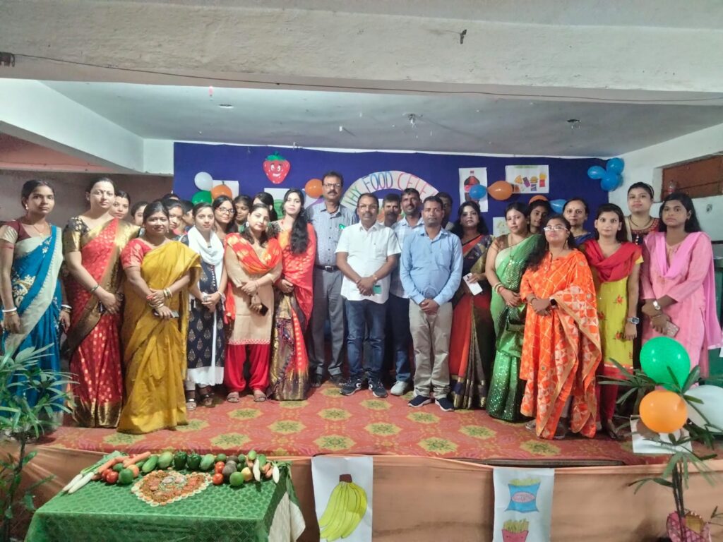 श्री राम डिवाइन विद्यालय में हेल्थी फ़ूड सेलिब्रेशन मनाया गया, दीप प्रज्वलित कर कार्यक्रम का किया गया शुभारंभ