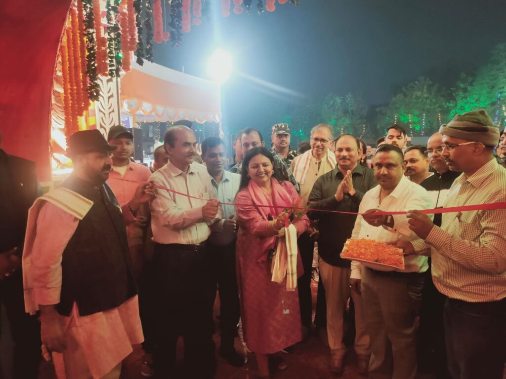 विजय खां ने किया सिदगोडा यूथ संघ पूजा पंडाल का उद्घाटन …