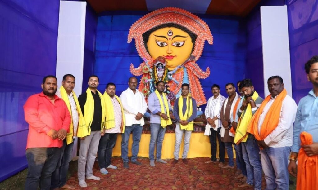 KALI-PUJA : महाप्रसाद में जुटे आजसू नेतागण और समाजसेवी, सबों ने लिया माँ काली का आशीर्वाद…