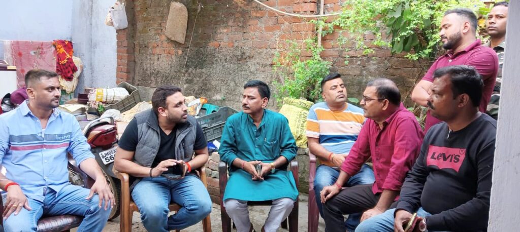 बर्मामाइंस इस्प्लांट बस्ती के फायरिंग में घायल प्रवेश कुमार के परिजनों से भाजपा प्रदेश प्रवक्ता कुणाल षाड़ंगी ने की मुलाकात, एसएसपी किशोर कौशल से की दोषियों पर सख्त कार्रवाई की मांग, कोलकाता न्यूरो साइंस के डॉक्टर से बेहतर ईलाज हेतु किया आग्रह…देखें VIDEO 📸