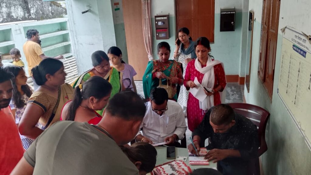 सोनारी मंडल के अंतर्गत सुजीत आदित्य के नेतृत्व में लगाया गया ” गोगो दीदी योजना” के लिए विशेष शिविर