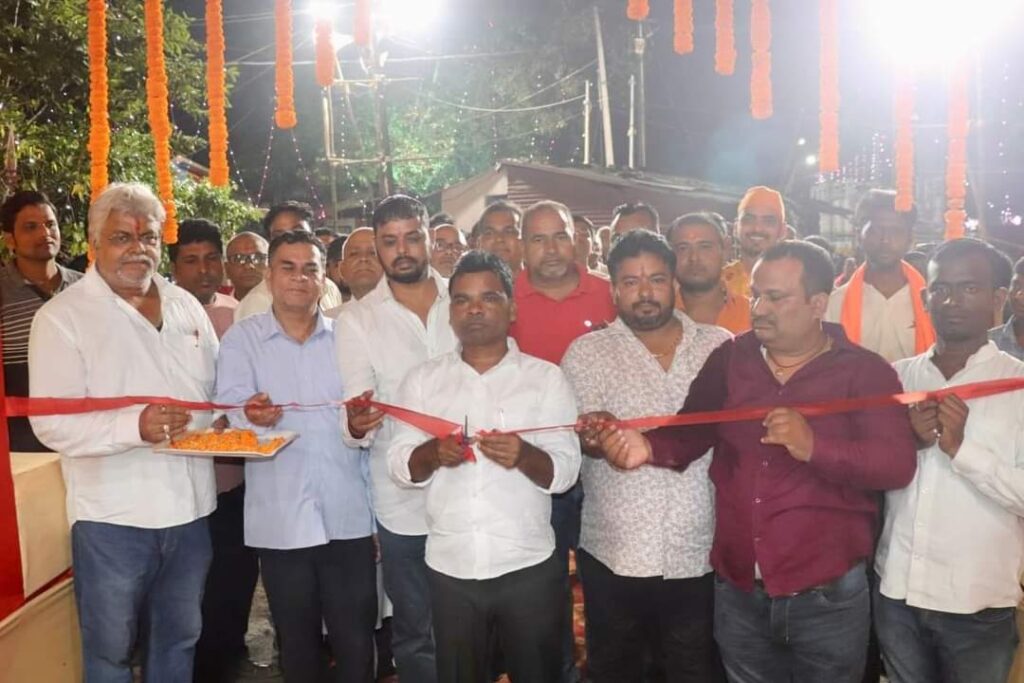 पूर्व मंत्री रामचंद्र सहिस ने किया कैरेज कॉलोनी दुर्गा पूजा पंडाल का किया उद्घाटन… कहा शक्ति की उपासना और मां की भक्ति में शहर रम सा गया है…