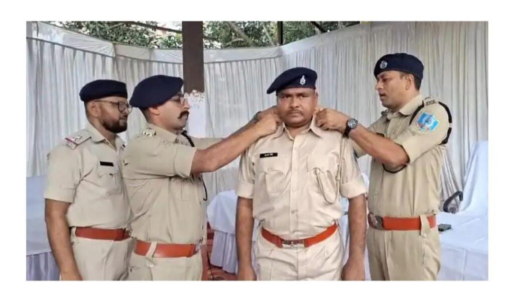 Jamshedpur Police Honoured : गोलमुरी पुलिस केंद्र में 378 नव प्रोन्नत सहायक अवर निरीक्षकों को बैज लगाकर किया गया सम्मानित