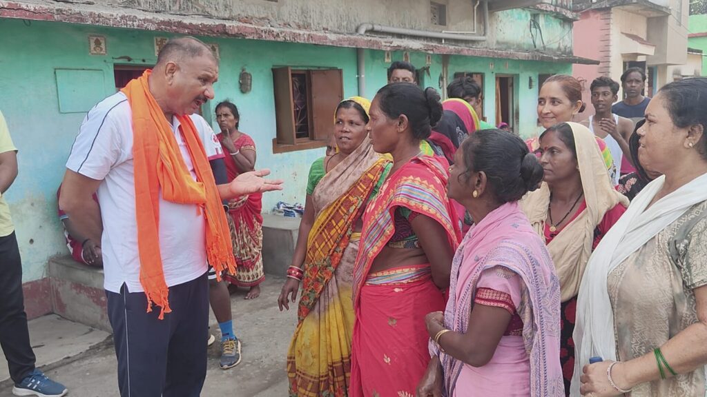 भाजपा नेता शिव शंकर सिंह ने किया बागुनहातू बिहारी बस्ती क्षेत्र का भ्रमण, जनसमस्याओं से हुए रूबरू