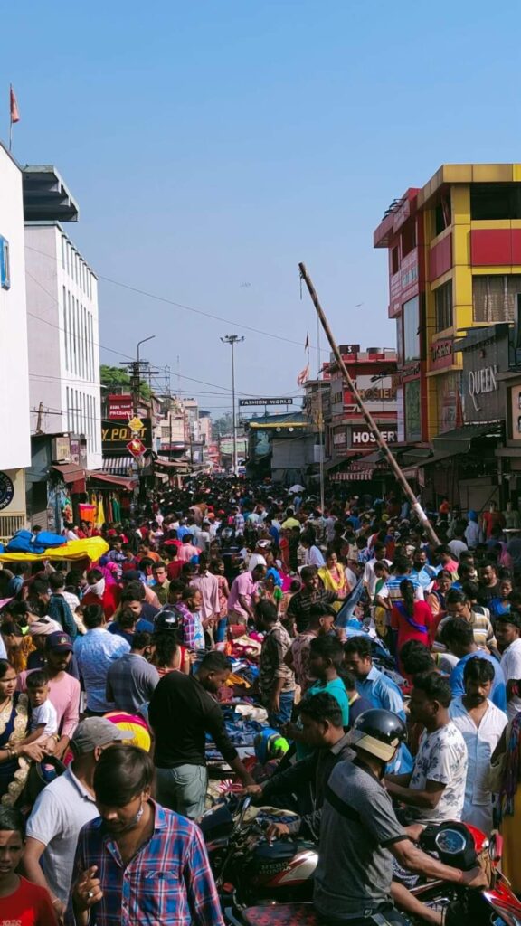 विसर्जन जुलूस के मार्ग में किसके आदेश से लगता है बाजार.. जिला प्रशासन स्पष्ठ करे : सुमन अग्रवाल
