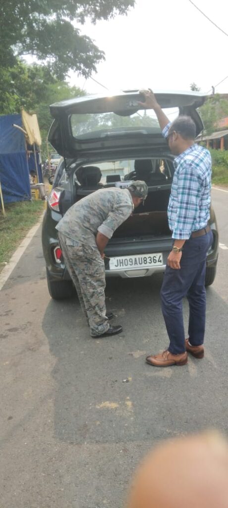 जिला निर्वाचन पदाधिकारी अनन्य मित्तल के आदेशानुसार अंतर्राज्यीय व अंतर्रजिला चेकनाका सक्रिय