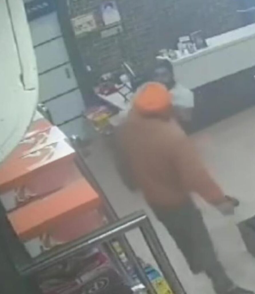 BREAKING : सीजीपीसी “CGPC” के पूर्व प्रमुख मुख्खे फिर विवादों में… दुकानदार के साथ मारपीट का विडियो हुआ वायरल….