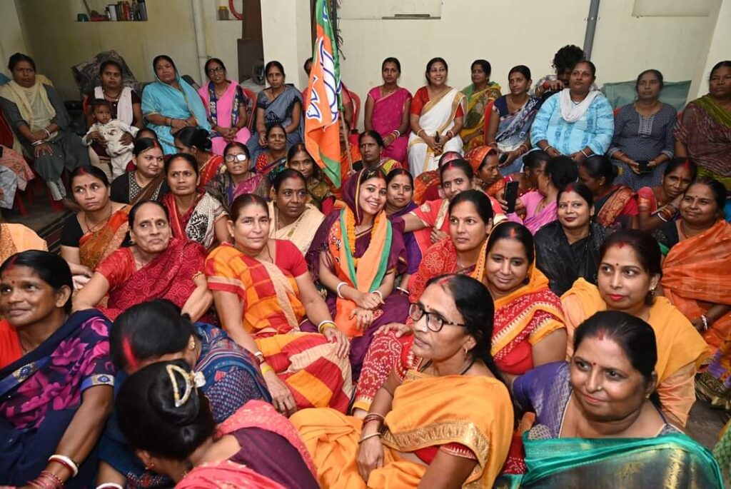 भाजपा प्रत्याशी पूर्णिमा साहू ने बस्ती, अस्पताल एवं पार्कों में चलाया जनसंपर्क अभियान, विभिन्न क्षेत्रों की समस्याओं से हुई अवगत, समुचित समाधान का दिया भरोसा