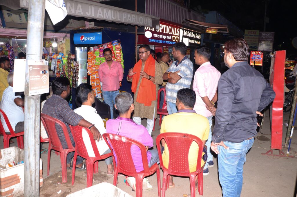 JAMSHEDPUR : विकास सिंह ने मानगों और सोनारी के मतदाताओं से मिलकर मांगा आशीर्वाद