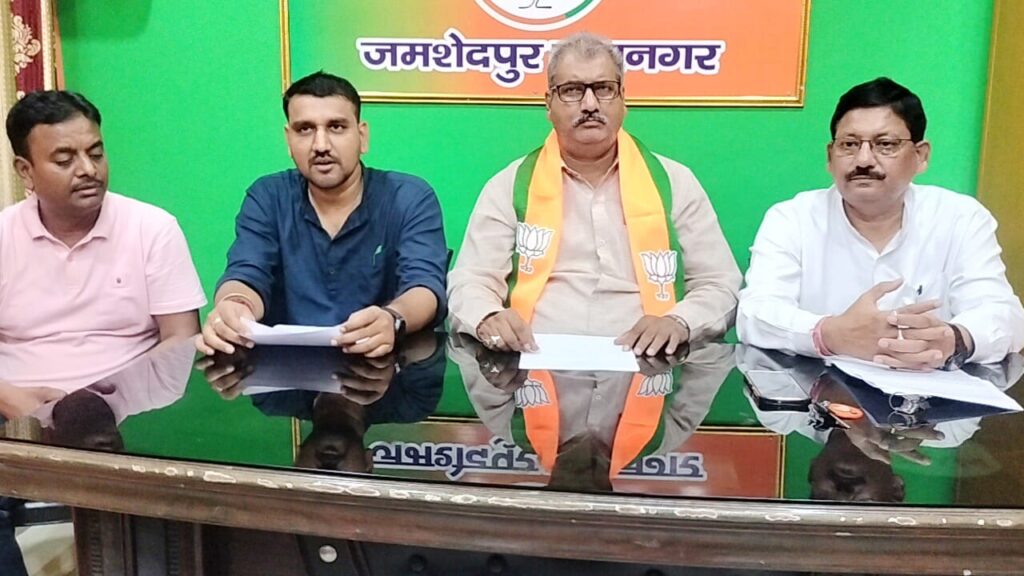 भाजपा ने डॉ अजय कुमार पर किया पलटवार, भाजपा जिलाध्यक्ष सुधांशु ओझा ने डॉ अजय कुमार को याद दिलाया 70 आदिवासियों की मौत वाली जहरीली शराब कांड में उनकी तानाशाही, कहा- संघर्षशील मजदूर नेता वी जी गोपाल की हत्या भी उनके एसपी कार्यकाल की देन