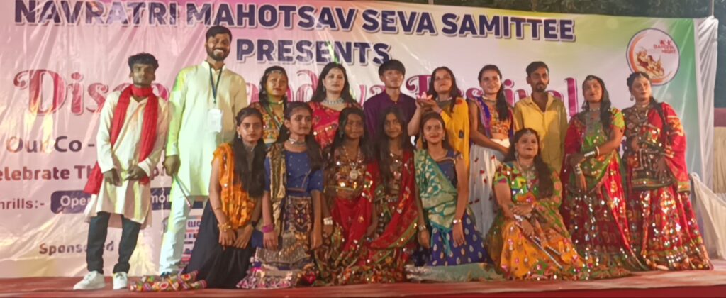 डिस्को डांडिया फेस्टिवल में महिलाओं व युवतियों ने दिया भक्ति और शक्ति का परिचय, डांडिया गीतों पर मचाया धमाल