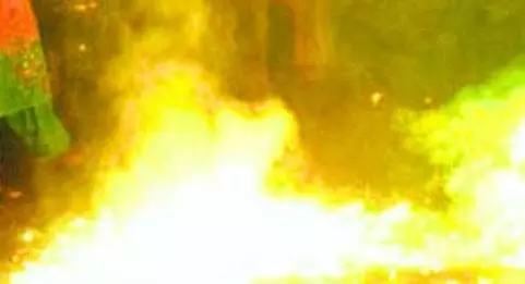 बर्तन के अंदर फोड़ा फटाखा, गले में टुकड़ा घुसने से किशोर की मौत