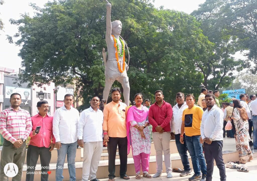 जनजातीय गौरव दिवस पर धरती आबा भगवान बिरसा मुंडा को भाजपा अनुसूचित जनजाति मोर्चा ने दी श्रद्धांजलि, लव और लैंड जिहाद पर आदिवासी समाज को जागरूक करने का मोर्चा ने लिया संकल्प