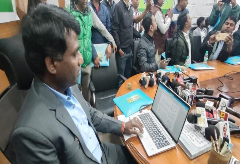 रांची DC की ओर से जारी व्हाट्सएप नंबर पर 24 घंटे में 281 शिकायतें मिलीं, तेजी से किया जा समाधान