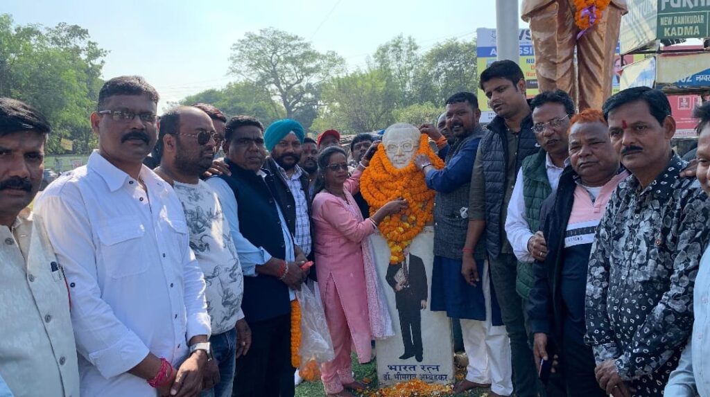 भाजपा अनुसूचित जाति मोर्चा ने बाबा साहेब की प्रतिमा पर किया माल्यार्पण