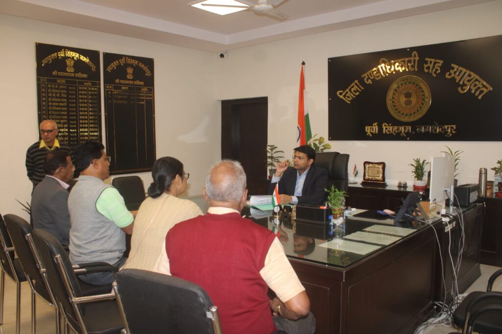 जिला दण्डाधिकारी सह उपायुक्त ने जनता दरबार में सुनी आमजनों की समस्याएं, यथोचित एवं समयबद्ध कार्रवाई को लेकर किया आश्वस्त