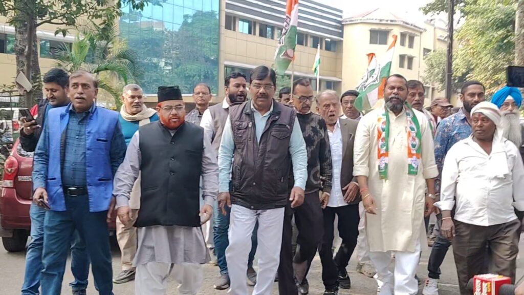 जिला अध्यक्ष आनंद बिहारी दुबे के नेतृत्व में उपायुक्त कार्यालय पूर्वी सिंहभूम जमशेदपुर में प्रदर्शन कर सौंपा गया मांग पत्र