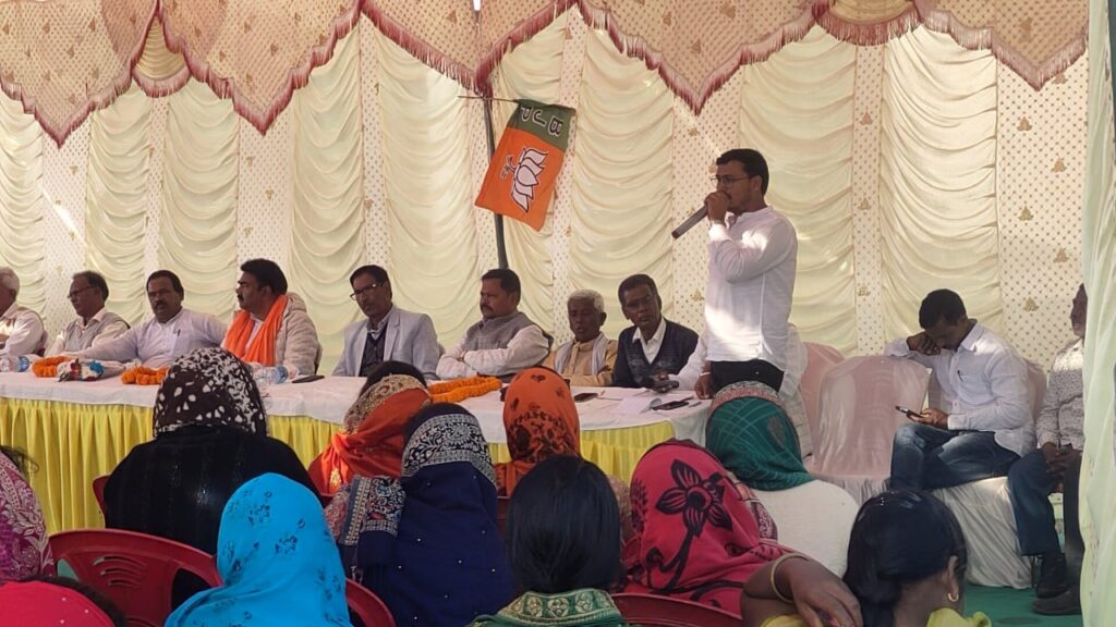 बारियातू में विधायक प्रकाश राम ने आभार सभा में विकास का दिया आश्वासन