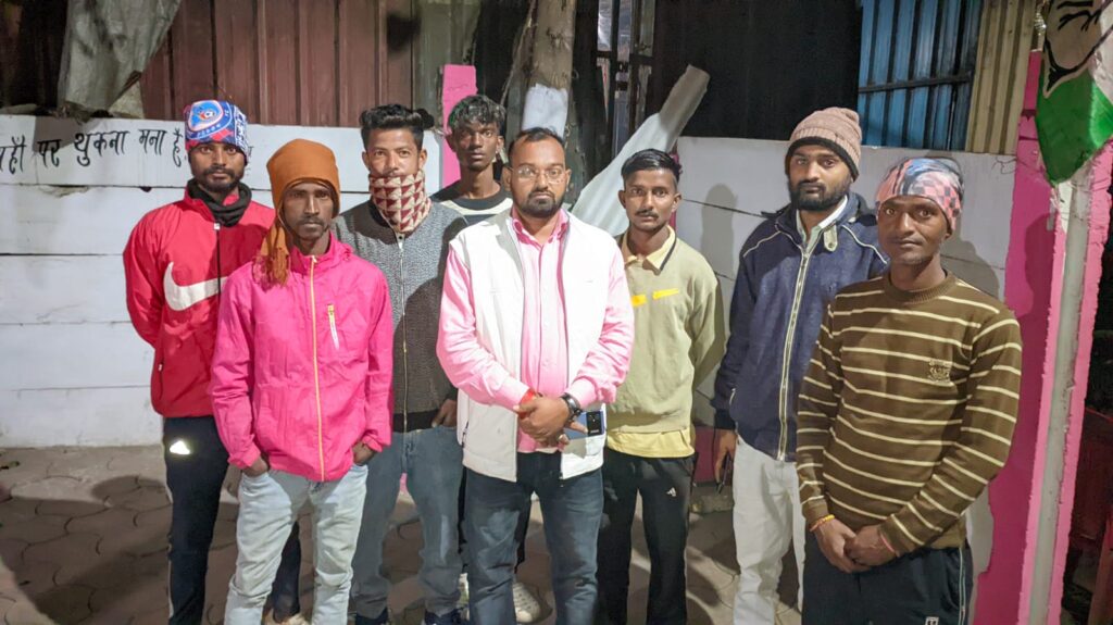 JNAC के सफाई कर्मी को न्यूनतम 420 के जगह 280 दे रहे ठेकेदार : धर्मवीर महतो