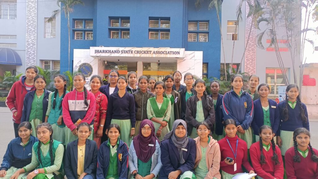 प्रोजेक्ट अन्वेषण: 14 सरकारी स्कूलों के कक्षा 11वीं के 420 बच्चों ने निजी कंपनियों/ संस्थाओं का किया शैक्षणिक भ्रमण