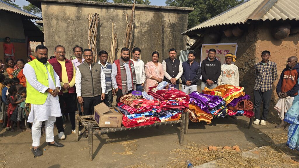 राष्ट्रीय युवा दिवस के अवसर पर सनातन सेवा ट्रस्ट के माध्यम से सबर समाज के बीच किया गया कंबल वितरण