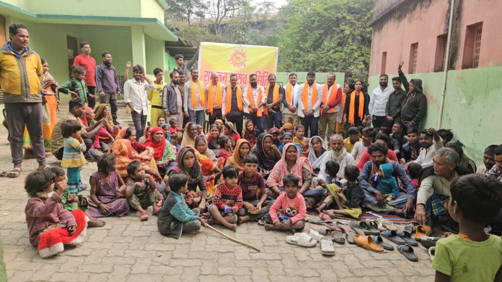 मकर संक्रांति पर सनातन उत्सव समिति ने किया कंबल वितरण