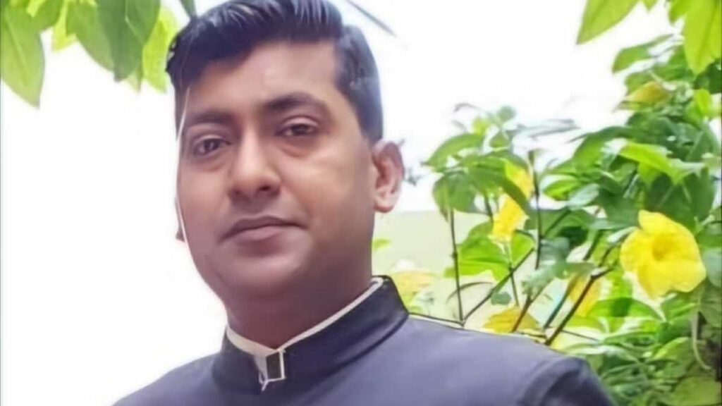 IAS के बेटे के तीन बर्थ सर्टिफिकेट्स, झारखंड में मचा सियासी बवाल… बीजेपी ने उठाए सवाल