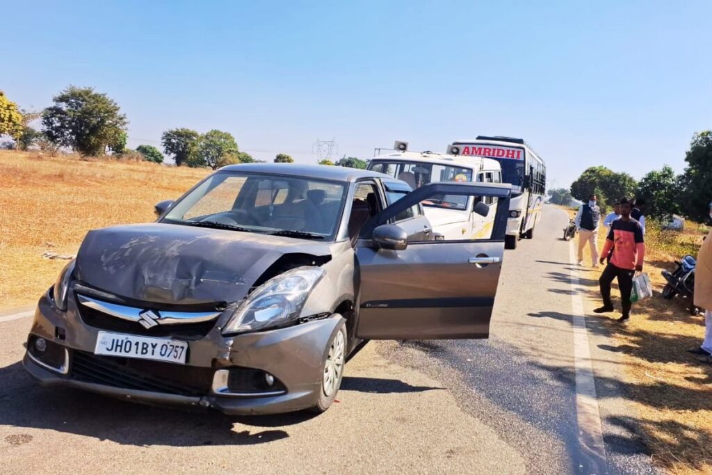 मंत्री के काफिले की 3 गाड़ियां आपस में टकराईं, बीडीओ समेत 5 घायल