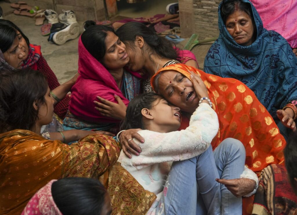 नई दिल्ली स्टेशन भगदड़ में बिहार के मृतकों के हुई पहचान, हादसे में इन 9 लोगों की गई जान, मुजफ्फरपुर के एक परिवार ने 3 लोगों को खोया