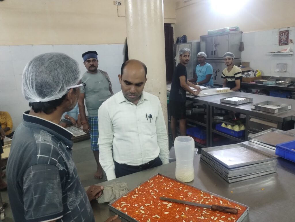 उपायुक्त के निर्देशानुसार खाद्य सुरक्षा पदाधिकारी ने चलाया जांच अभियान