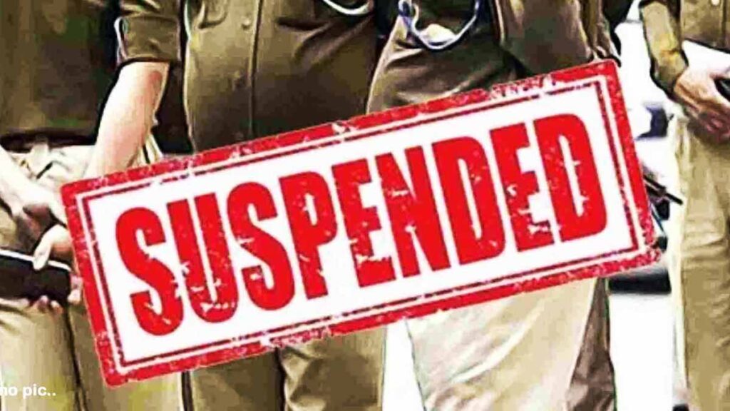 झारखंड-छह सस्पेंड : कैदी के फरार होने के मामले में बड़ी कार्रवाई, छह कक्षपालों को तुरंत प्रभाव से किया गया निलंबित, कईयों पर और गिर सकती है गाज