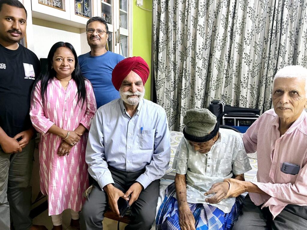 भाजपा नेत्री डॉक्टर सुनीता देवदूत सोरेन ने शहीद -ए- आजम भगत सिंह के भांजा एवं शिक्षाविद प्रोफेसर जगमोहन सिंह काॅमरेड बास्ता सोरेन से उनके घर जाकर मुलाकात कर उनका हाल चाल जाना