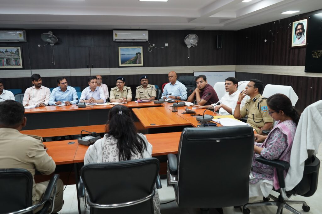 उपायुक्त की अध्यक्षता में हुई नार्कोटिक्स समन्वय समिति की बैठक, वरीय पुलिस अधीक्षक, एडीएम लॉ एंड ऑर्डर, एसडीएम धालभूम एवं घाटशिला व अन्य संबंधित विभागों के पदाधिकारी हुए शामिल
