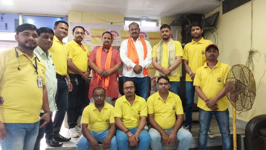 JAMSHEDPUR : मानवता एक समाजिक प्रयास द्वारा जुगसलाई के नीलकंठ होटल मे हुआ फ्री हेल्थ चेकअप