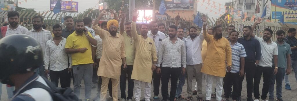 पहलगाम आतंकी हमले के विरोध में साकची में पाकिस्तानी आतंकवाद का पुतला दहन, हिंदू जागरण मंच ने की सर्जिकल स्ट्राइक की मांग