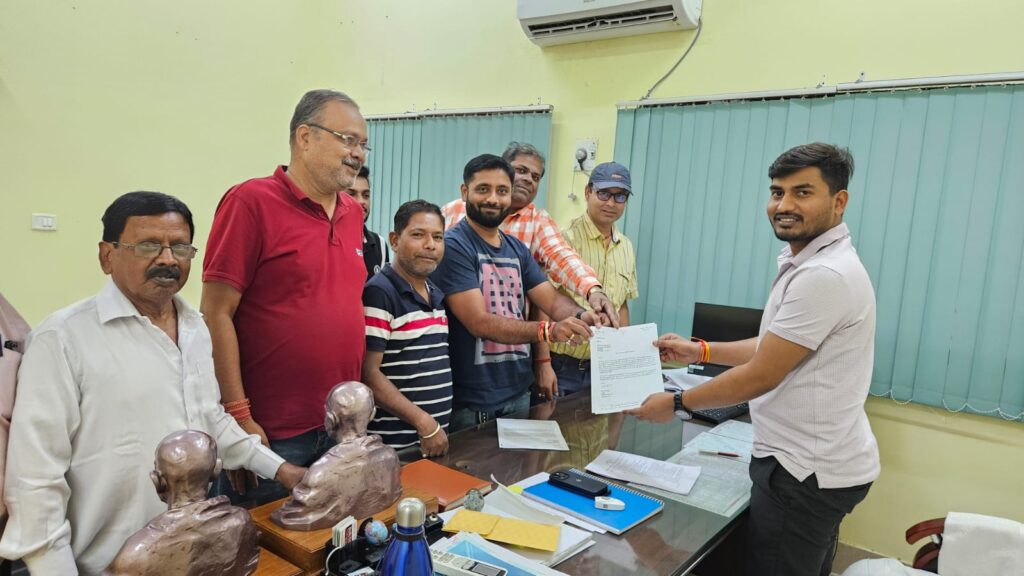 पेयजल की समस्या को लेकर भारतीय जनता पार्टी जुगसलाई की एक प्रतिनिधिमंडल मंडल अध्यक्ष हन्नु जैन के नेतृत्व में मिला जुगसलाई नगर परिषद के कार्यपालक पदाधिकारी से