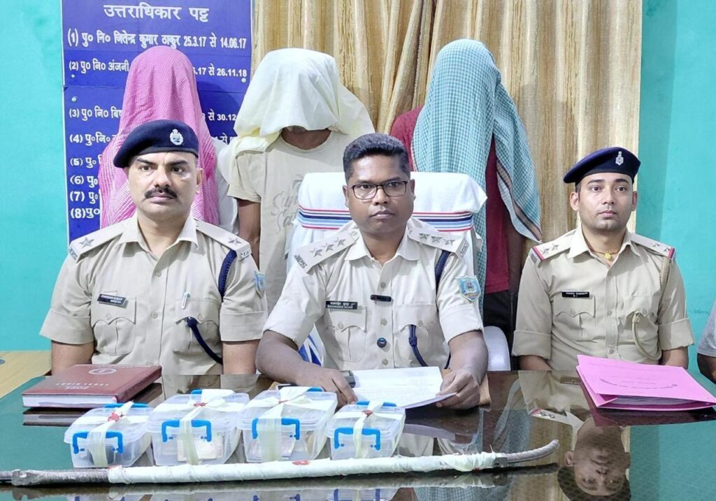 JAMSHEDPUR : मानगो पुलिस ने किया चोरी का पर्दाफाश, चार गिरफ्तार