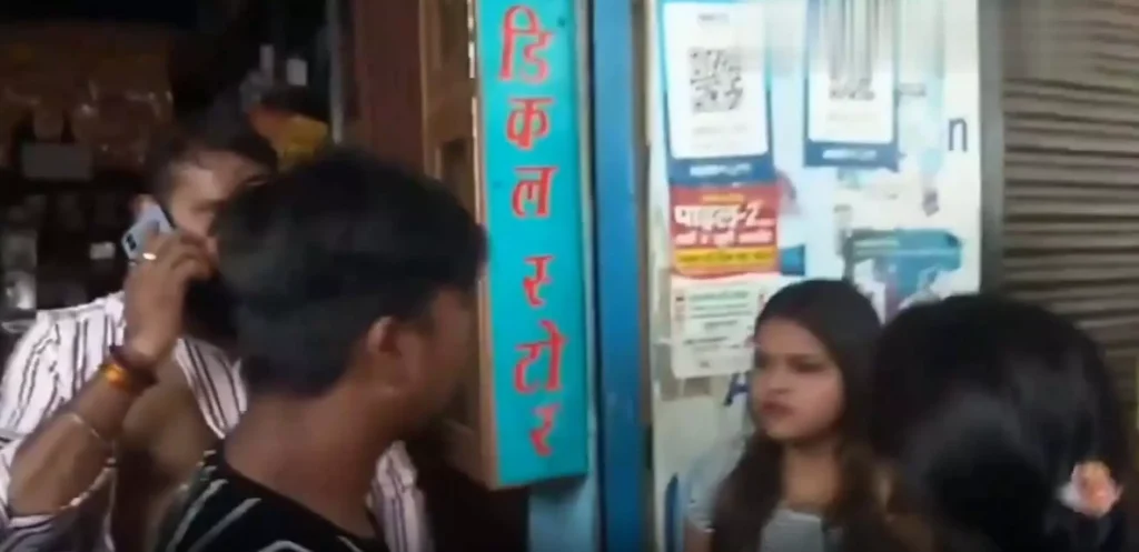 छटीकरा में पत्नी को प्रेमी संग रंगे हाथ पकड़ा, पति बोला : तूने मेरे 5 साल बर्बाद कर दिए, देखें video