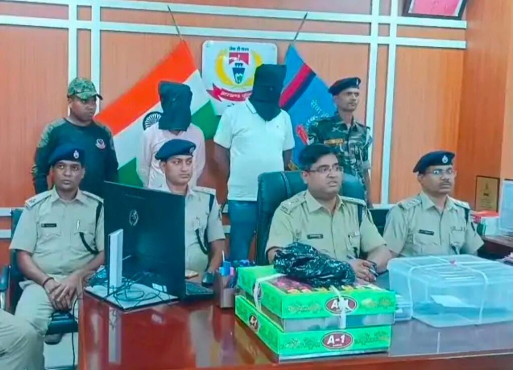 भोगनाडीह में हूल दिवस पर झड़प मामले में BJP के सोशल मीडिया प्रभारी जमशेदपुर के सुधीर कुमार समेत दो गिरफ्तार, अवैध हथियार बरामद, चंपाई सोरेन के एंगल पर भी जांच