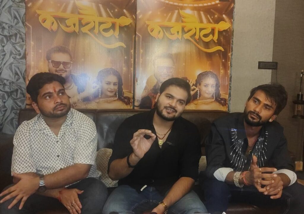 JAMSHEDPUR : सुपर स्टार कल्लू और शिवानी का ‘कजरौटा’ गाना रिलीज होते ही हुआ वायरल, कलाकारों के लिए बद्री झा लेकर आए एक और मंच, देखें VIDEO क्या कहा कल्लू ने….