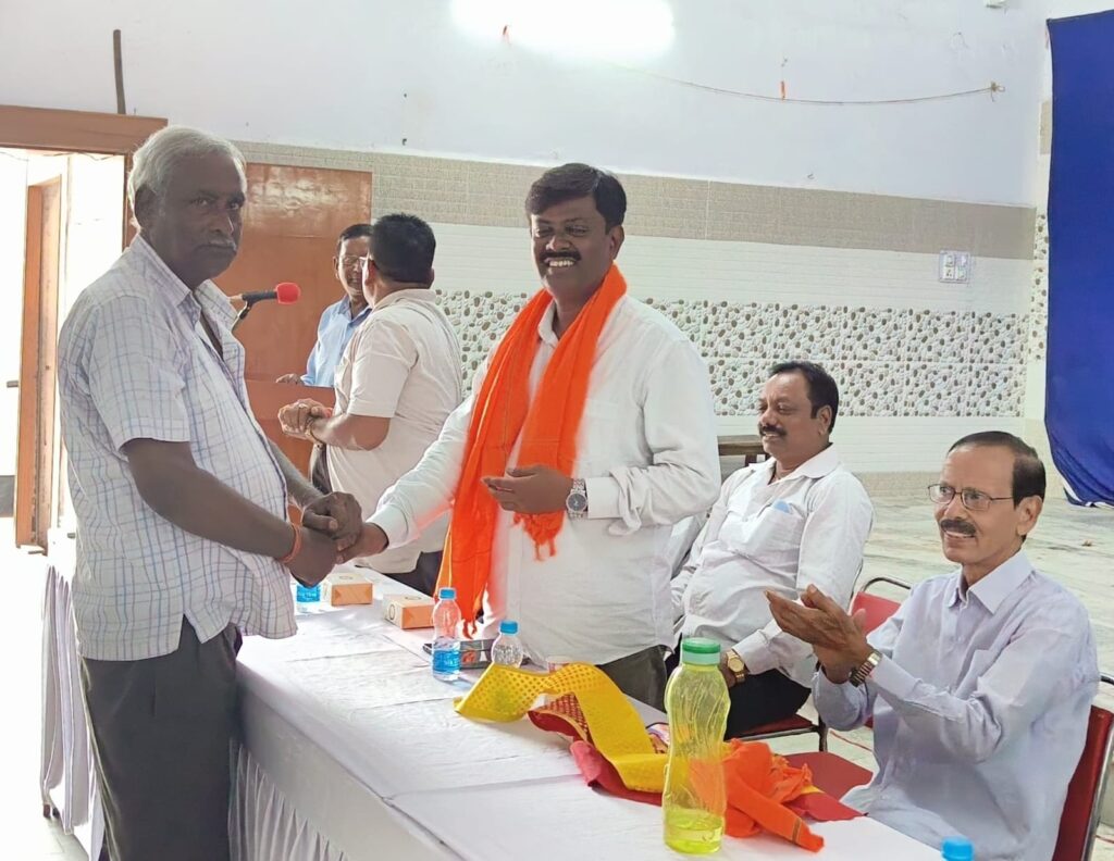 सी पी समिति प्रबन्धन समिति के दूसरी बार सर्वसम्मति से अध्यक्ष चुने गए दिनेश कुमार, आजीवन सदस्यों ने आमसभा में किया चुनाव, सभी ने एक स्वर से दिनेश का किया समर्थन