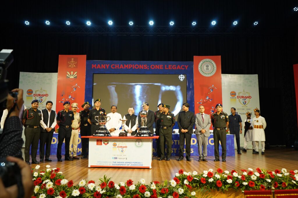 जमशेदपुर में डूरंड कप ट्रॉफी का हुआ अनावरण, माननीय राज्यपाल, झारखंड संतोष गंगवार मुख्य अतिथि, माननीय मंत्री रामदास सोरेन विशिष्ट अतिथि के रूप में हुए शामिल