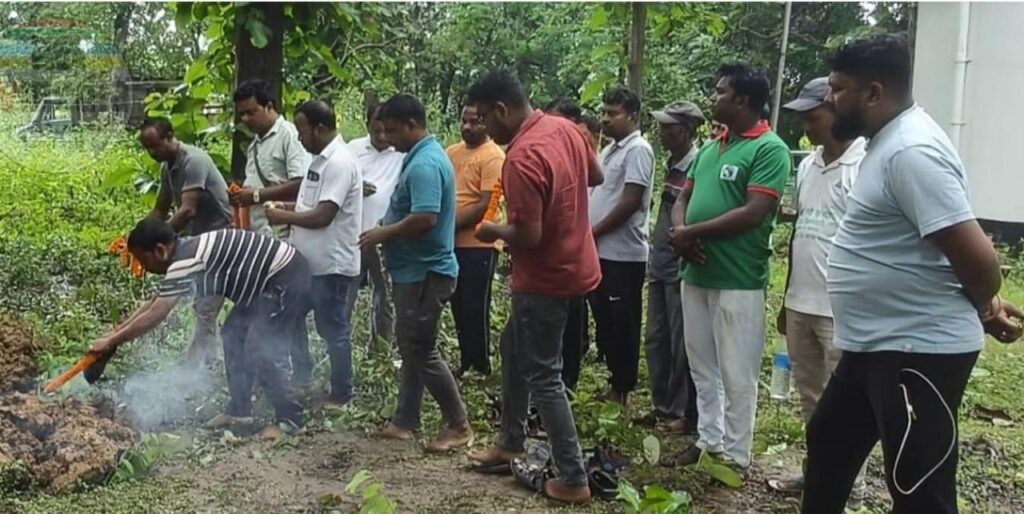 सारंडा जोन प्रेस क्लब ने दी मृत हाथी को अंतिम विदाई