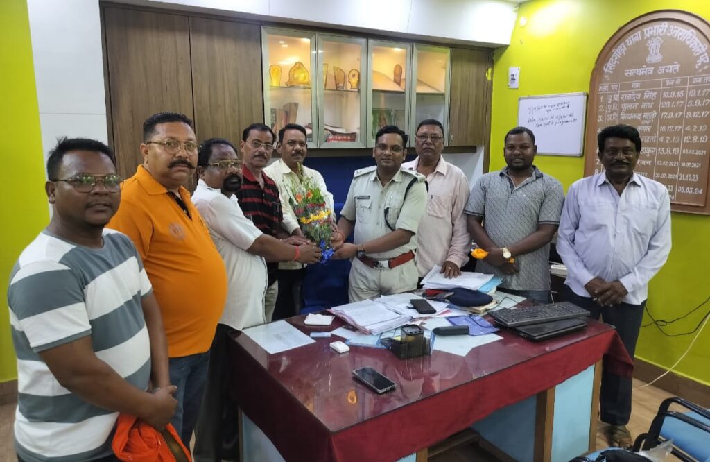 JAMSHEDPUR : सिदगोड़ा थाना प्रभारी वीरेंद्र कुमार का जनकल्याण संघर्ष समिति ने किया अभिनंदन