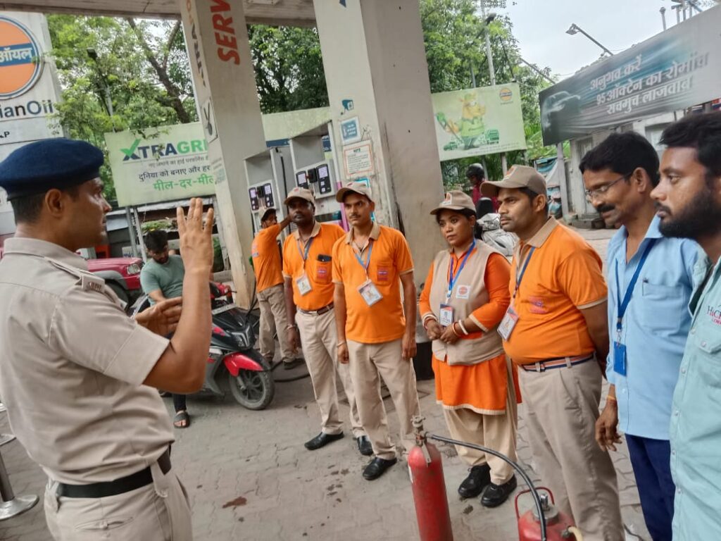 अग्नि सुरक्षा के प्रति जागरूकता: साकची के विभिन्न व्यावसायिक प्रतिष्ठानों में मॉक ड्रिल का आयोजन