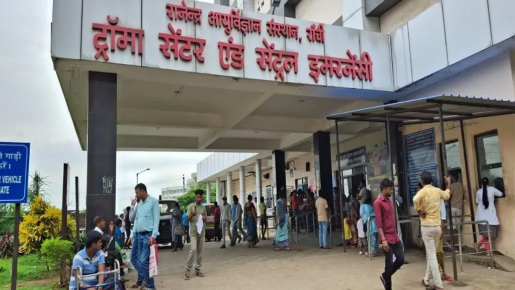 BREAKING : रिम्स में खौफनाक वारदात: चाय में था जहर, जूनियर डॉक्टर ICU में, 3 हिरासत में